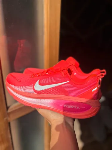 NIKE VOMERO
