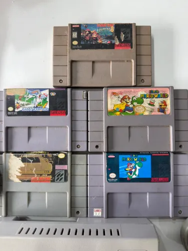 SUPER NINTENDO COM 5 JOGOS E 2 CONTROLES 