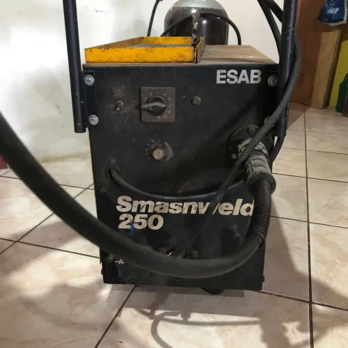 Máquina de solda ESAB SMASHWELD 250 trifasica 
