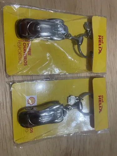 Chaveiro de miniatura ferrari shell