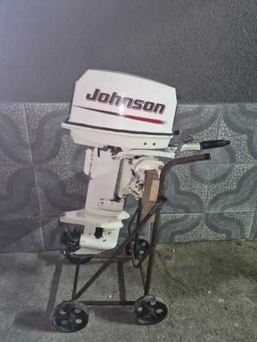 Motor de Popa Johnson 25HP 2T Ano 2002 - Excelente Estado!