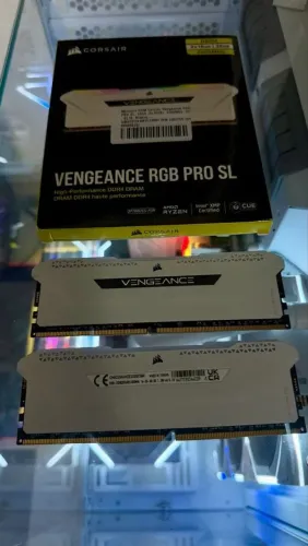 Memória RAM 2x8 16GB DDR4 Corsair Vengeance