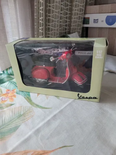 NewRay 42123A "Vespa 1978 P200E" Model Scooter (Assorted Colors)