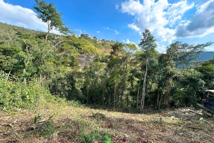 Terreno de 940 m² à venda no Cuiabá em Petrópolis