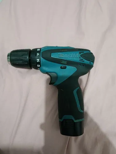 Furadeira Makita
