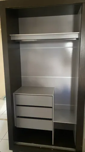Guarda-roupas de casal com espelho