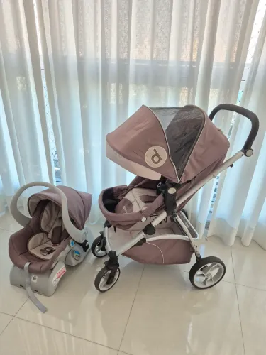 Carrinho Maly da Dzieco com bebê conforto