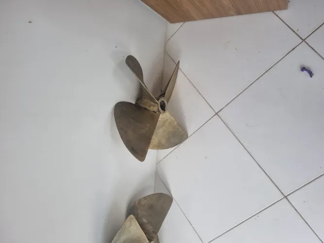 HÉLICES DE BRONZE PARA BARCOS 