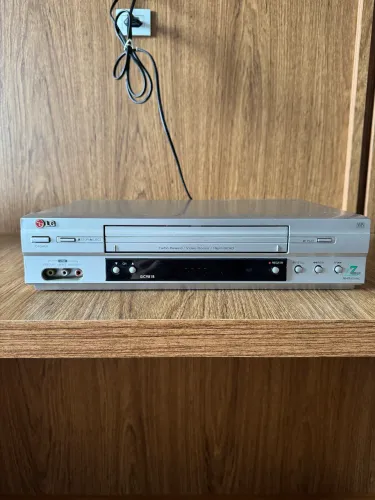 Vídeo Cassete LG GC981B