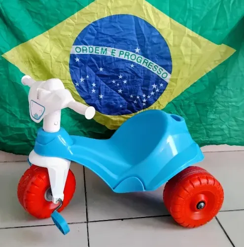 Triciclo infantil bandeirantes 