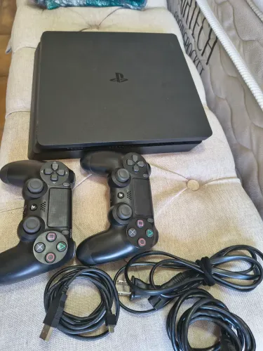 PlayStation Slim 4 (PS4) 500 GB