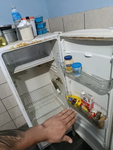 Vendo geladeira Consul toda boa