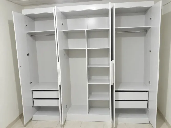 Guarda roupa de 6 portas