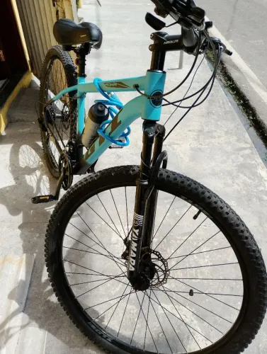 Vendo esta bike de alumínio