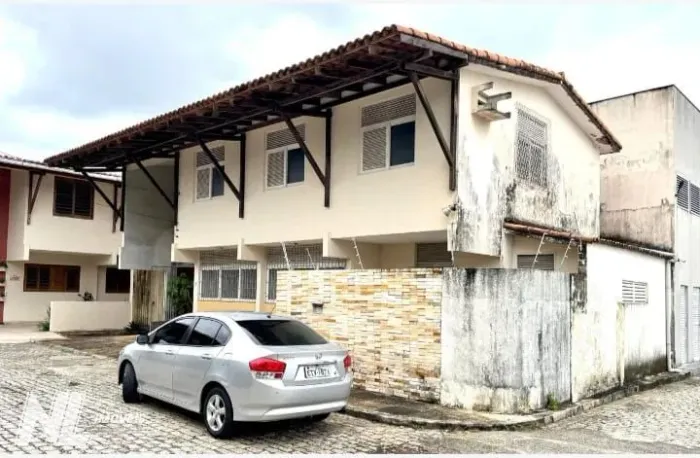Casa em Condomínio no Tirol com 200m² 4 Quartos, 2 Suítes e Excelente Localiza