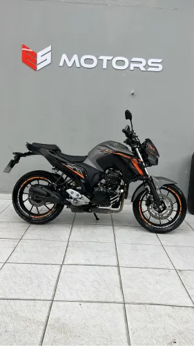 Oportunidade!!! FZ25 2025 5.328 KM completa! Impecável esmotors