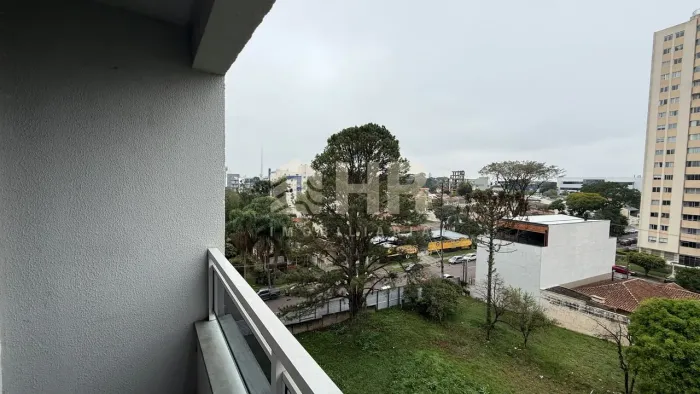 Apartamento com 02 domitórios sendo 01 suíte e 01 vaga de garagem Bairro Cristo Rei em Cur