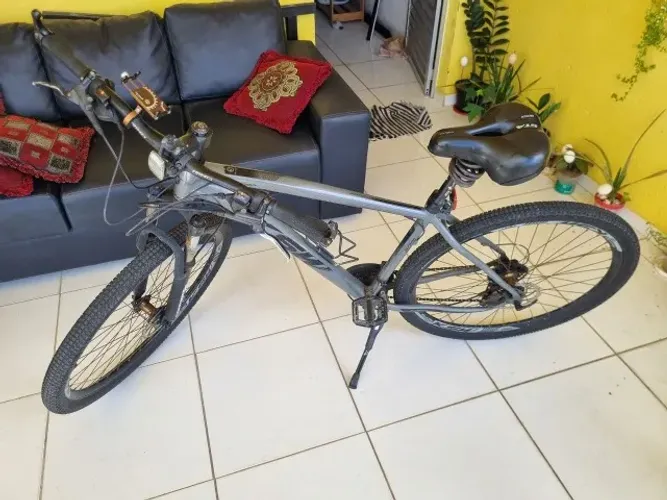 Bicicleta Mountain Bike KSW XLT 200 Aro 29 - Freio a Disco e Acessórios - Ótimo Estado!