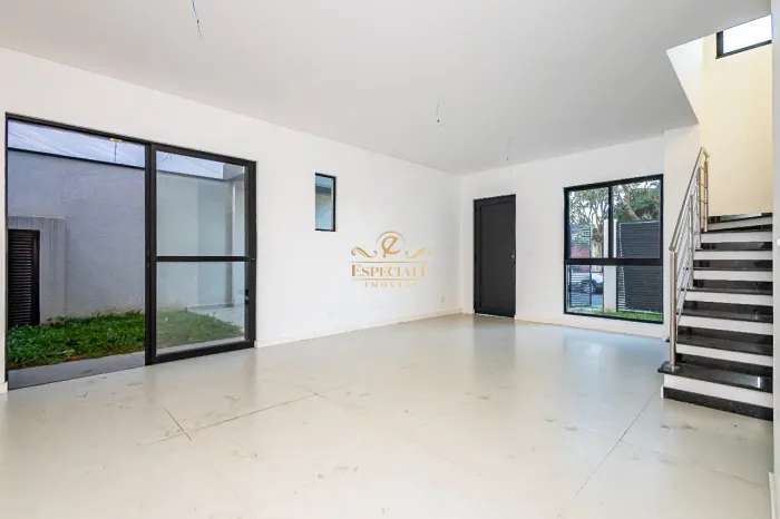 SOBRADO TRIPLEX A VENDA COM 3 QUARTOS NO BAIRRO NOVO MUNDO