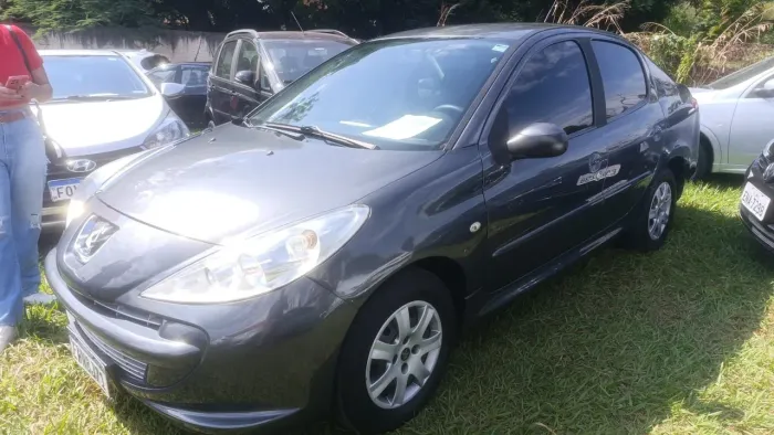 Peugeot 207 Sedan Passion XR 1.4 Flex 8V 4P 2012