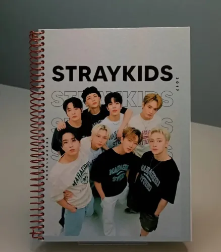 Stray Kids Kpop Caderno A5 (tamanho agenda) + Cartela Skzoo