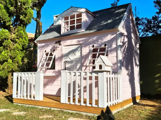 Casinha de boneca padrão elevado