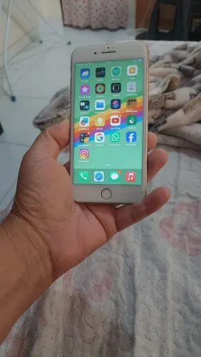 Vendo iPhone 8 plus e carregador