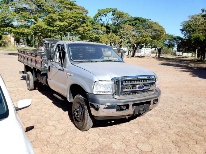 Caminhão F4000 Ano 2005 Cummins