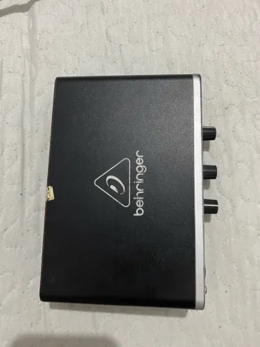 Interface de áudio USB Behringer U-Phoria UMC22