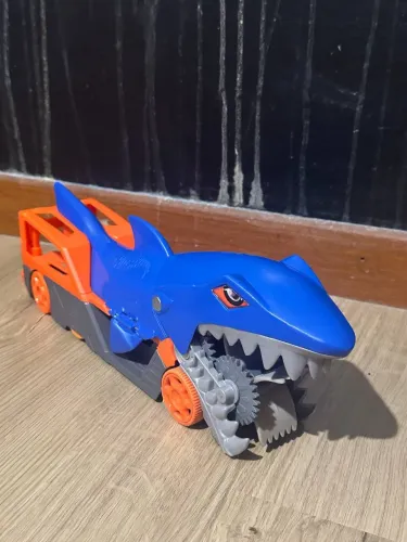 Caminhão Tubarão Hot Wheels
