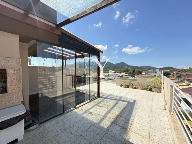 Cobertura com 3 Dormitórios e 113 m² no Carianos - Florianópolis - SC