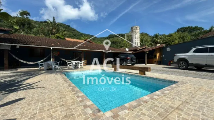 CASA TÉRREA + 2 KITNETS COM MATRICULA EM BOIÇUCANGA