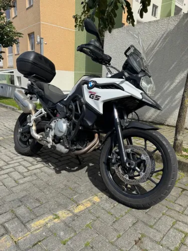 GS 750 Premium - Branca - Linda! 25.000km - Moto de mulher!