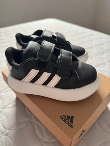 Tênis Adidas semi novo Original