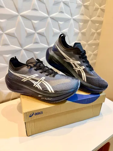 Asics MegaBlast Preto e Azul - Tamanho 42
