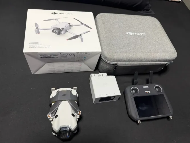 Drone DJI Mini 4 Pro Fly More Combo Plus