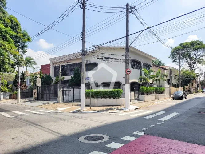 Casa comercial para venda em Paraíso, 181m²