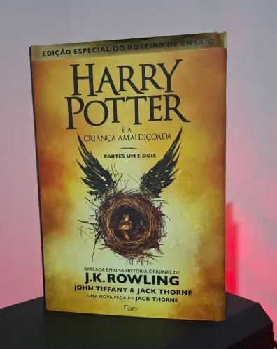 Livro Harry Potter e a Criança Amaldiçoada (Capa dura)