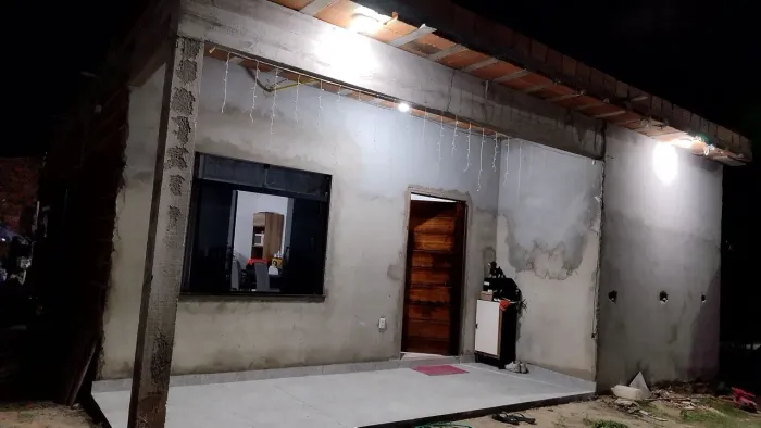 Vendo casa recém construída, com terreno