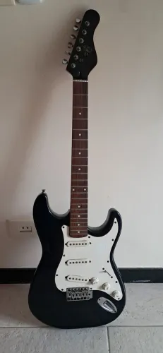 Guitarra Elétrica Queens Usada