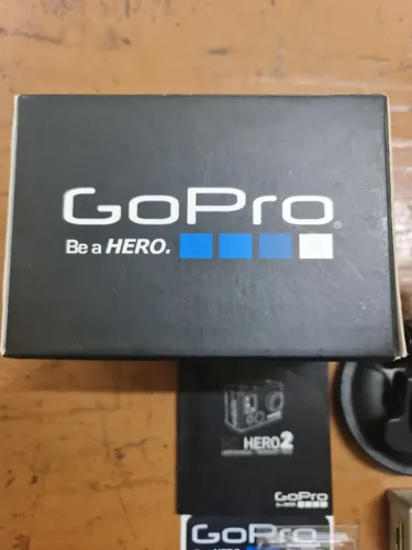 GoPro Hero 2 com acessórios. Aceito propostas.