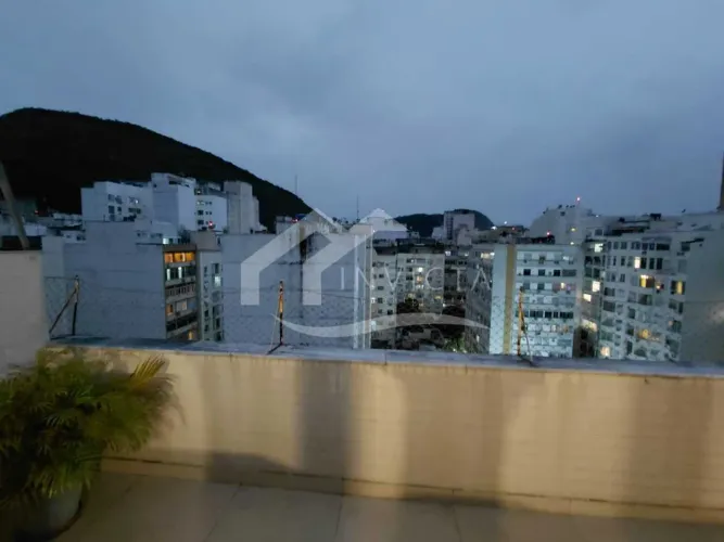 MARAVILHOSA COBERTURA LINEAR PROXIMO A PRAIA DE COPACABANA