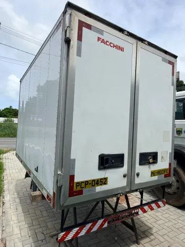 Baú HR Facchini 3m Aço C/ Porta Lateral 2017 p/ HR VUC - Top