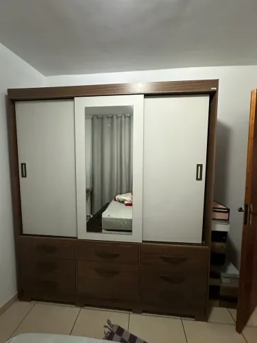 Guarda-Roupa Panan Luiza ? Estado de Novo | R$ 1.000