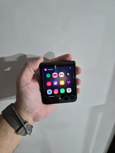 Samsung Galaxy Z Flip 5 Bespoke Edition (Defeito na tela) 