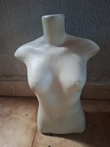 Vende se manequim de busto