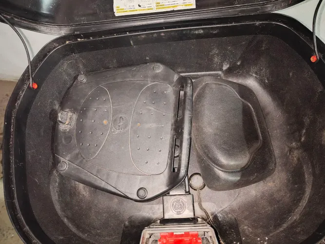 Baú givi todo novo 45l pega 2 capacete