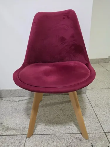 Cadeira de veludo bordô