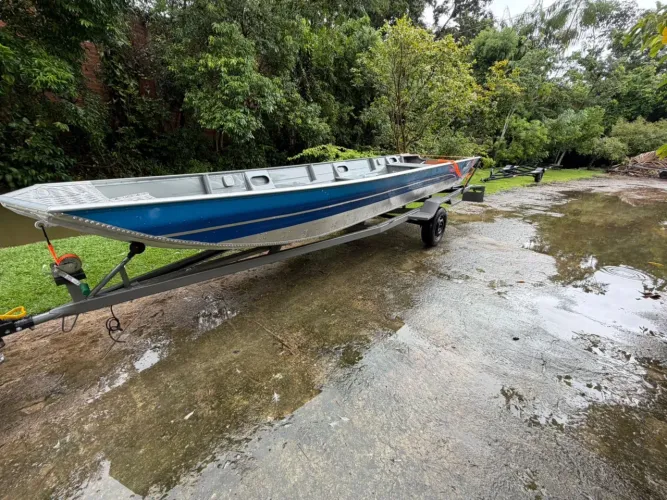 Barco marreco 5.5 metros mais carretinha kit canoa e carreta tudo ser som uso