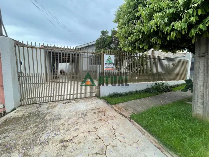 CASA A VENDA COM 3 QUARTOS SENDO UMA SUÍTE NA ZONA SUL.